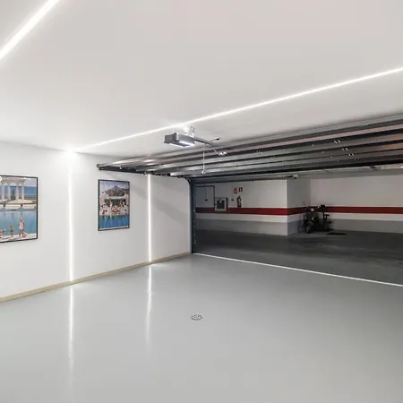 Luxury 4-bedroom Puente Golden Mile Villa