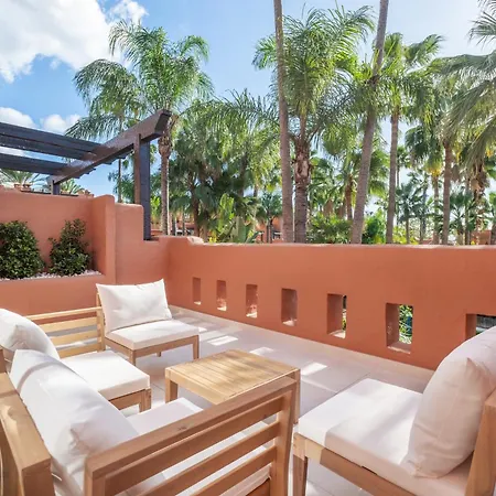 Luxury 4-bedroom Puente Golden Mile Villa