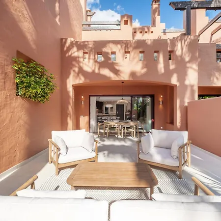 Luxury 4-bedroom Puente Golden Mile Villa *