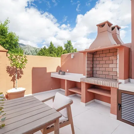 Villa Luxury 4-bedroom Puente Golden Mile *