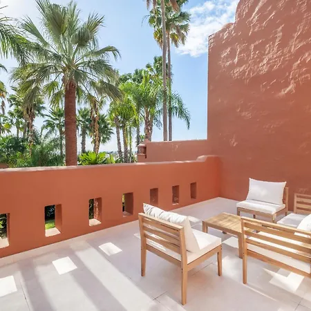 Luxury 4-bedroom Puente Golden Mile *