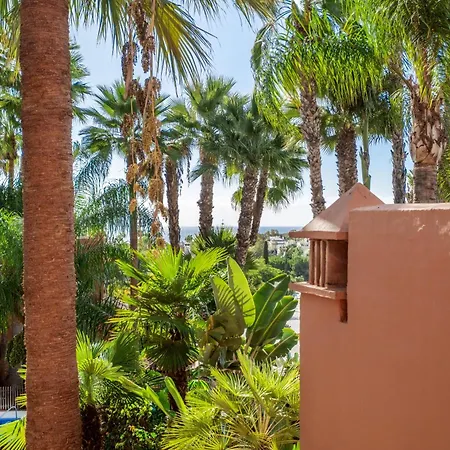 Luxury 4-bedroom Puente Golden Mile Villa Marbella