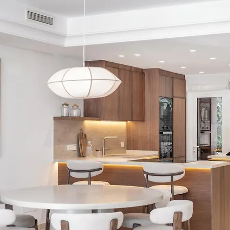 Luxury 4-bedroom Puente Golden Mile *