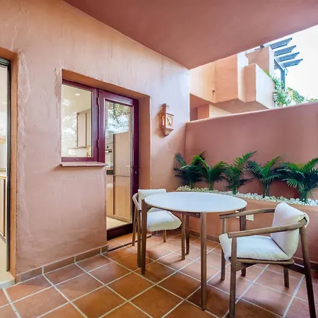 Luxury 4-bedroom Puente Golden Mile