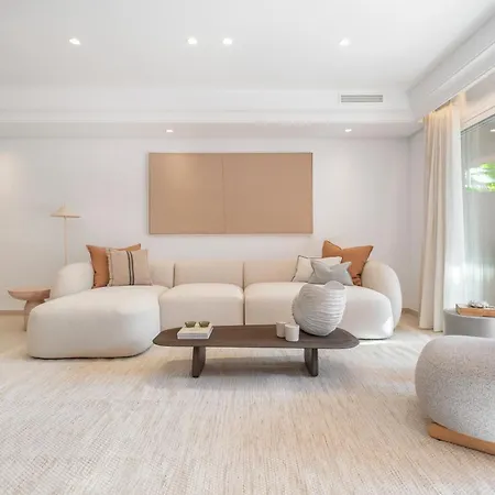 Luxury 4-bedroom Puente Golden Mile