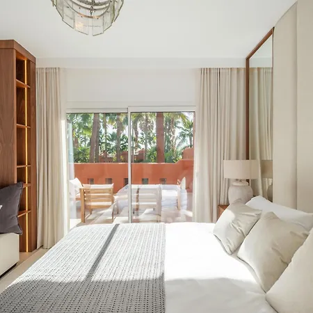Luxury 4-bedroom Puente Golden Mile Villa *